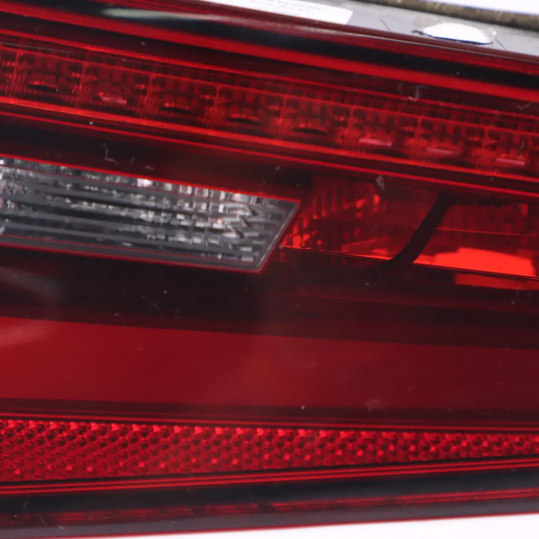 Portellone Posteriore Luce LED Sinistra Interno per Audi A3 8V con numero di parte 8V3945093B Audi A3 8V Portellone Posteriore Luce LED Sinistra Interno - SKU 8V3945093B - Numero di parte 8V3945093B