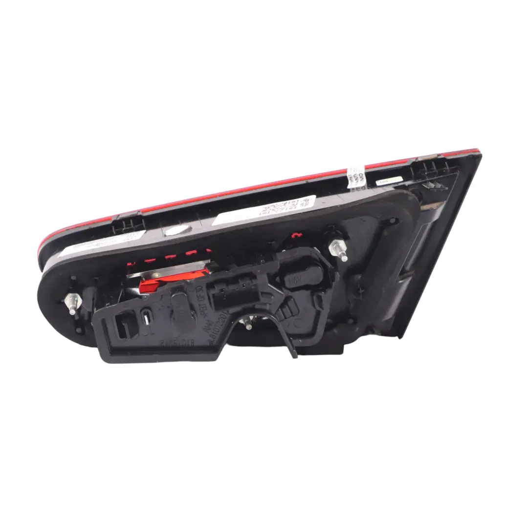 Portellone Posteriore Luce LED Sinistra Interno per Audi A3 8V con numero di parte 8V3945093B Audi A3 8V Portellone Posteriore Luce LED Sinistra Interno - SKU 8V3945093B - Numero di parte 8V3945093B