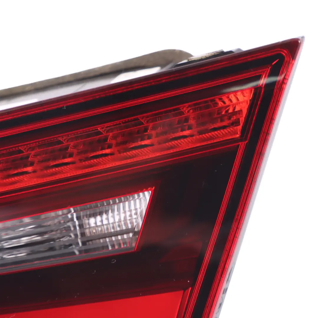 Feu Hayon arrière LED Droit intérieur pour Audi A3 8V à propos du numéro de pièce 8V3945094B Audi A3 8V Feu Hayon arrière LED Droit intérieur - SKU 8V3945094B - Numéro de pièce 8V3945094B