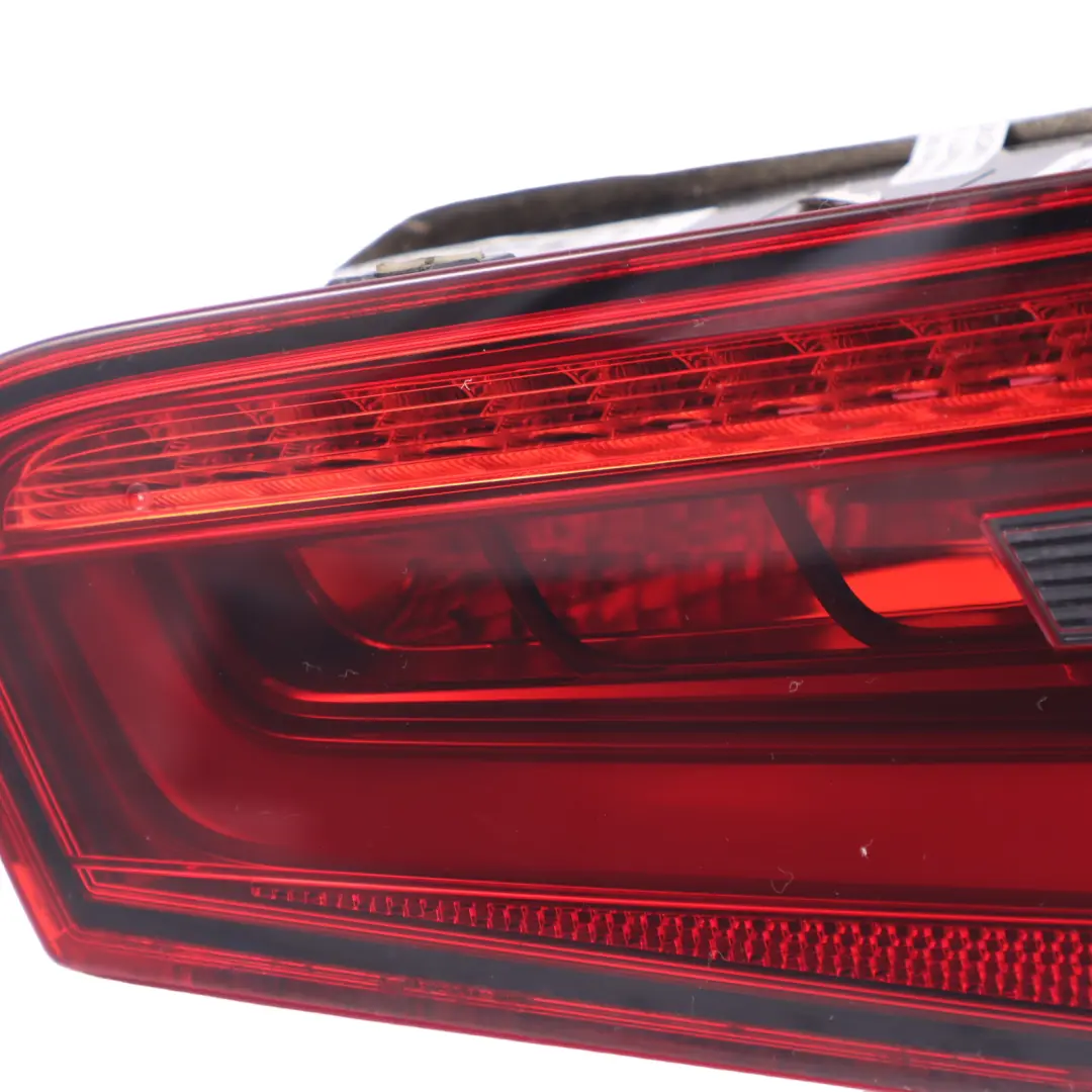 Portellone Posteriore Luce Lampada LED Destra Interno per Audi A3 8V con numero di parte 8V3945094B Audi A3 8V Portellone Posteriore Luce Lampada LED Destra Interno - SKU 8V3945094B - Numero di parte 8V3945094B
