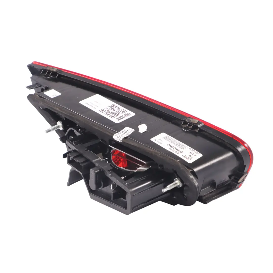 Feu Hayon arrière LED Droit intérieur pour Audi A3 8V à propos du numéro de pièce 8V3945094B Audi A3 8V Feu Hayon arrière LED Droit intérieur - SKU 8V3945094B - Numéro de pièce 8V3945094B