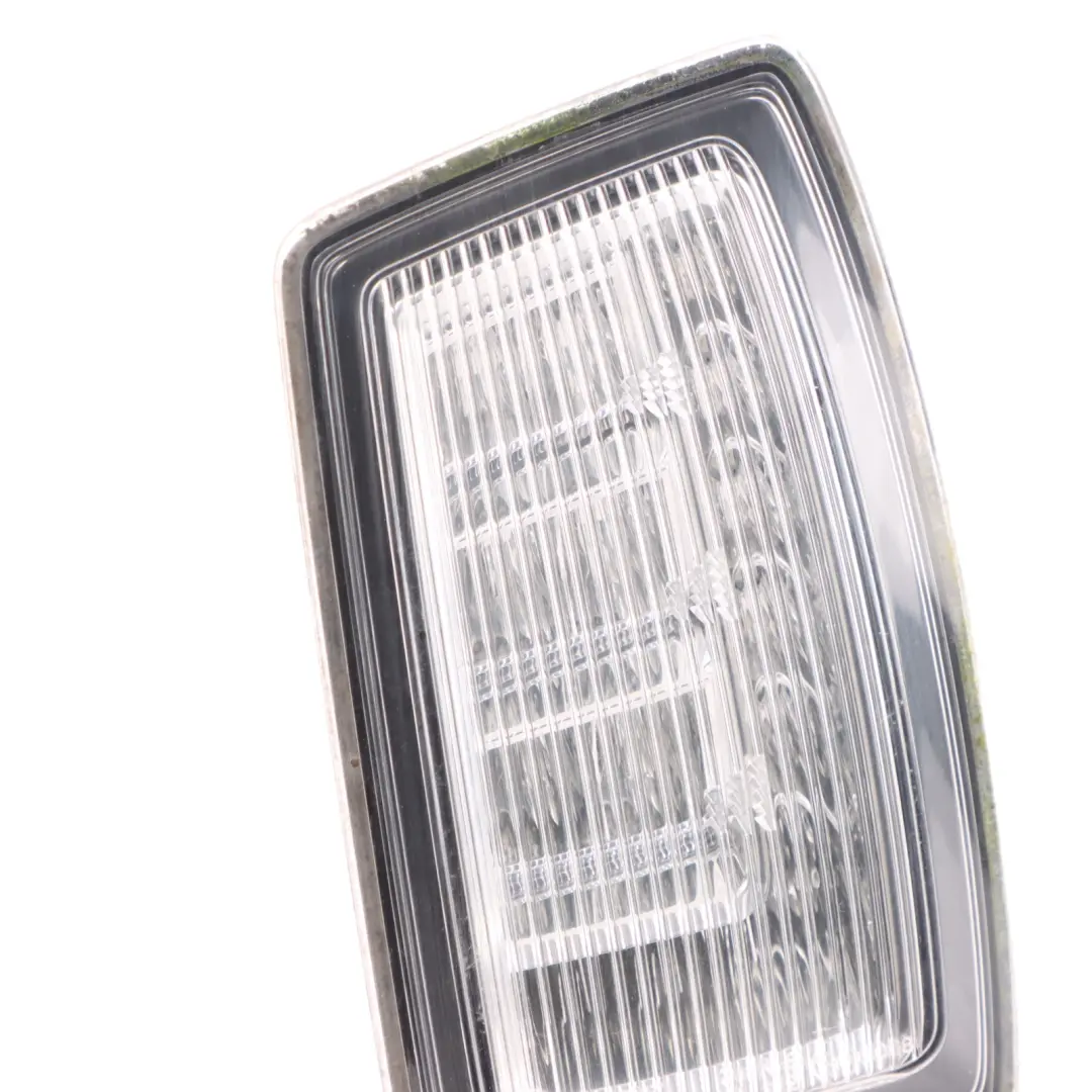 Światło Lampka Bagażnika Lewy Tył Tylnej Klapy do Audi A1 8X o numerze 8X0945096 Audi A1 8X Światło Lampka Bagażnika Lewy Tył Tylnej Klapy - SKU 8X0945096 - Numer Części 8X0945096