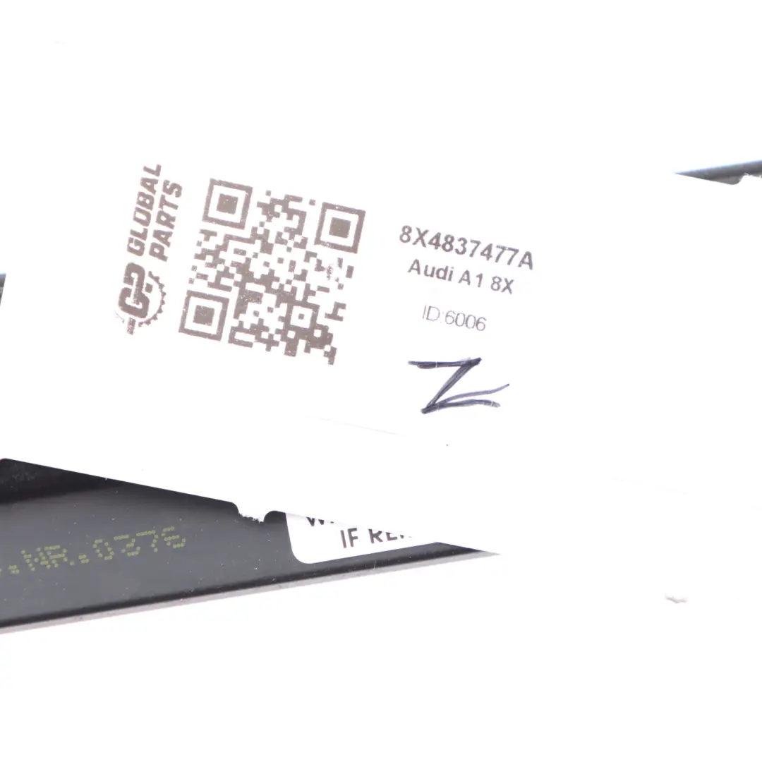 Uszczelka Zgarniająca Drzwi Lewy Przód Zewnętrzna do Audi A1 8X o numerze 8X4837477A Audi A1 8X Uszczelka Zgarniająca Drzwi Lewy Przód Zewnętrzna - SKU 8X4837477A - Numer Części 8X4837477A