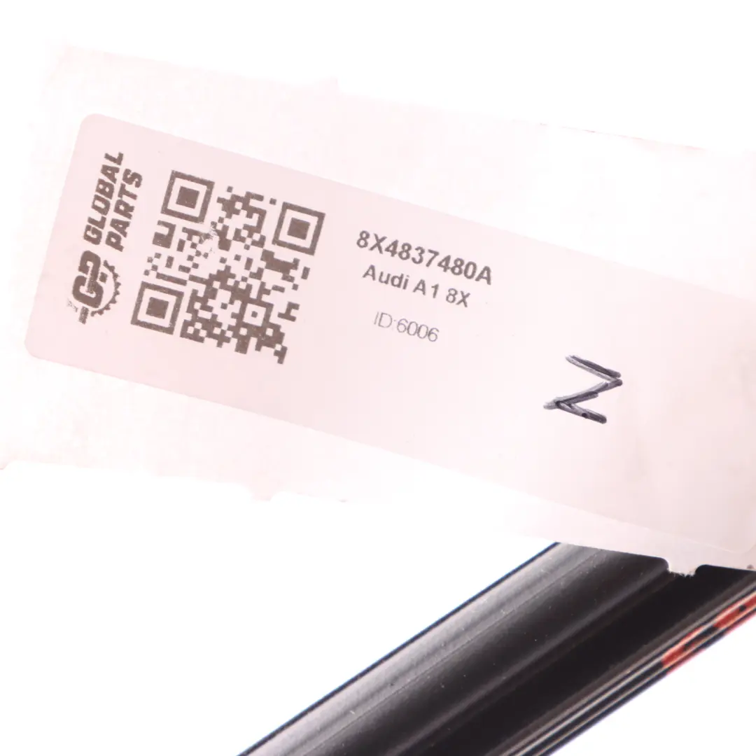 Uszczelka Zgarniająca Szyby Prawa Wewnętrzna do Audi A1 8X o numerze 8X4837480A Audi A1 8X Uszczelka Zgarniająca Szyby Prawa Wewnętrzna - SKU 8X4837480A - Numer Części 8X4837480A