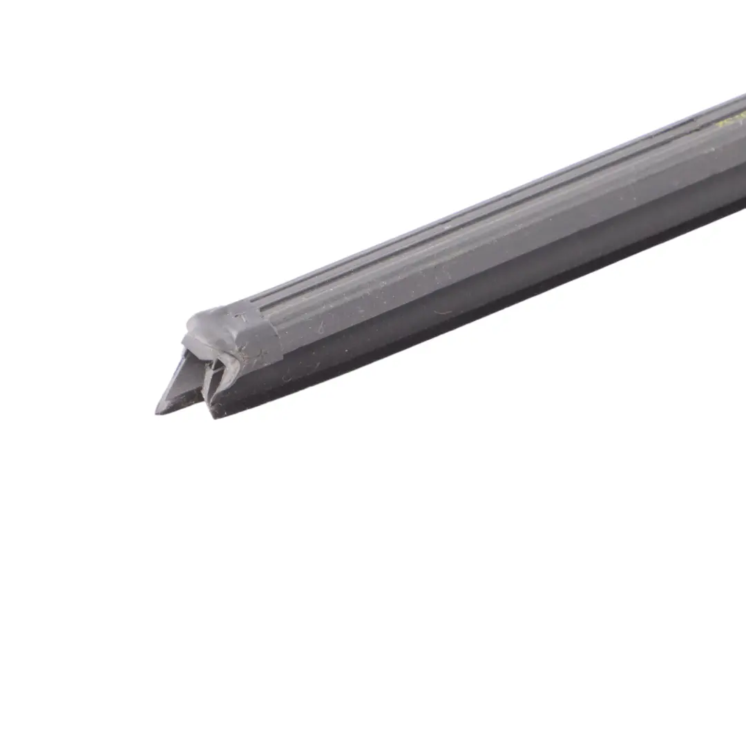 Uszczelka Szyby Drzwi Tylnych Gumowa Przód Lewa do Audi A1 8X o numerze 8X4839479A Audi A1 8X Uszczelka Szyby Drzwi Tylnych Gumowa Przód Lewa - SKU 8X4839479A - Numer Części 8X4839479A