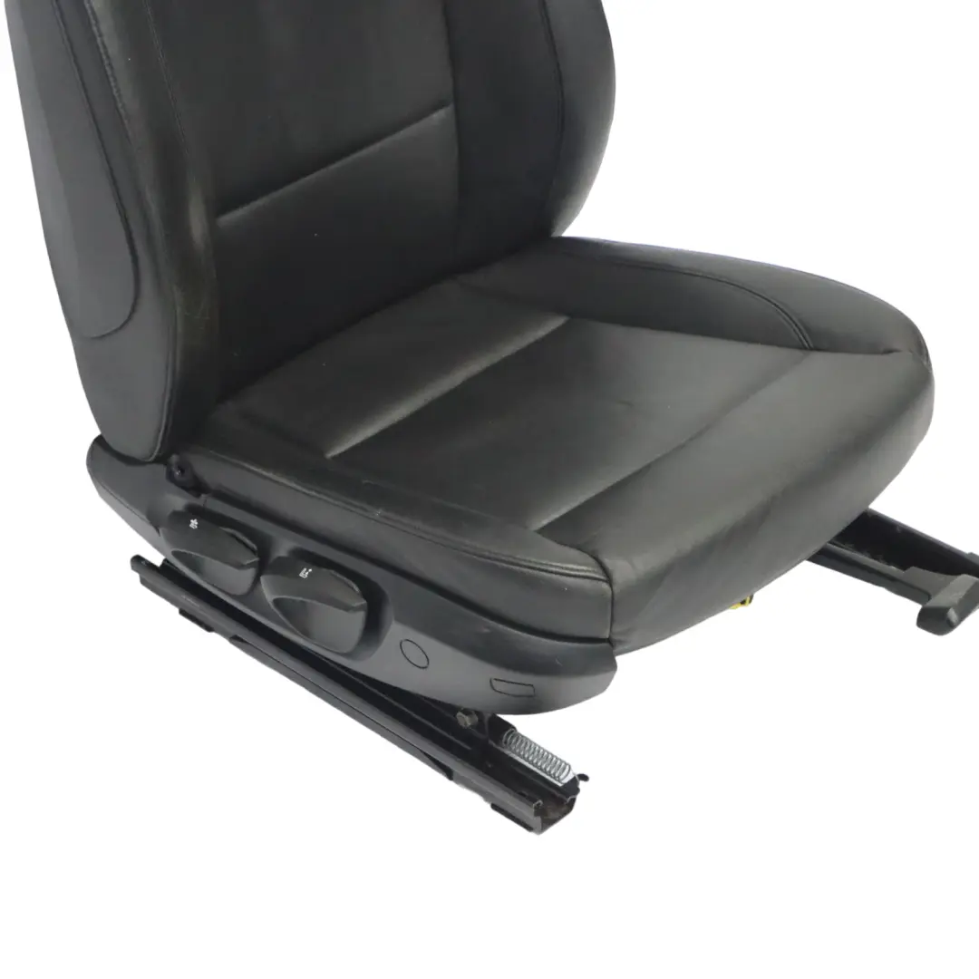 Sedile Anteriore Destro Interno Pelle Boston Nero per BMW E87 LCI con numero di parte 9127336 BMW E87 LCI Sedile Anteriore Destro Interno Pelle Boston Nero - SKU 9127336-1 - Numero di parte 9127336