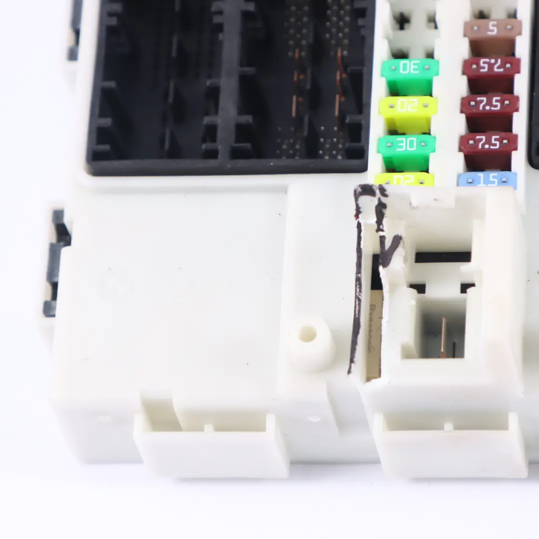 Caja de Fusibles Relé Unidad de Control Módulo para BMW F30 con número de pieza 9314235 BMW F30 Caja de Fusibles Relé Unidad de Control Módulo - SKU 9314235-1 - Número de pieza 9314235