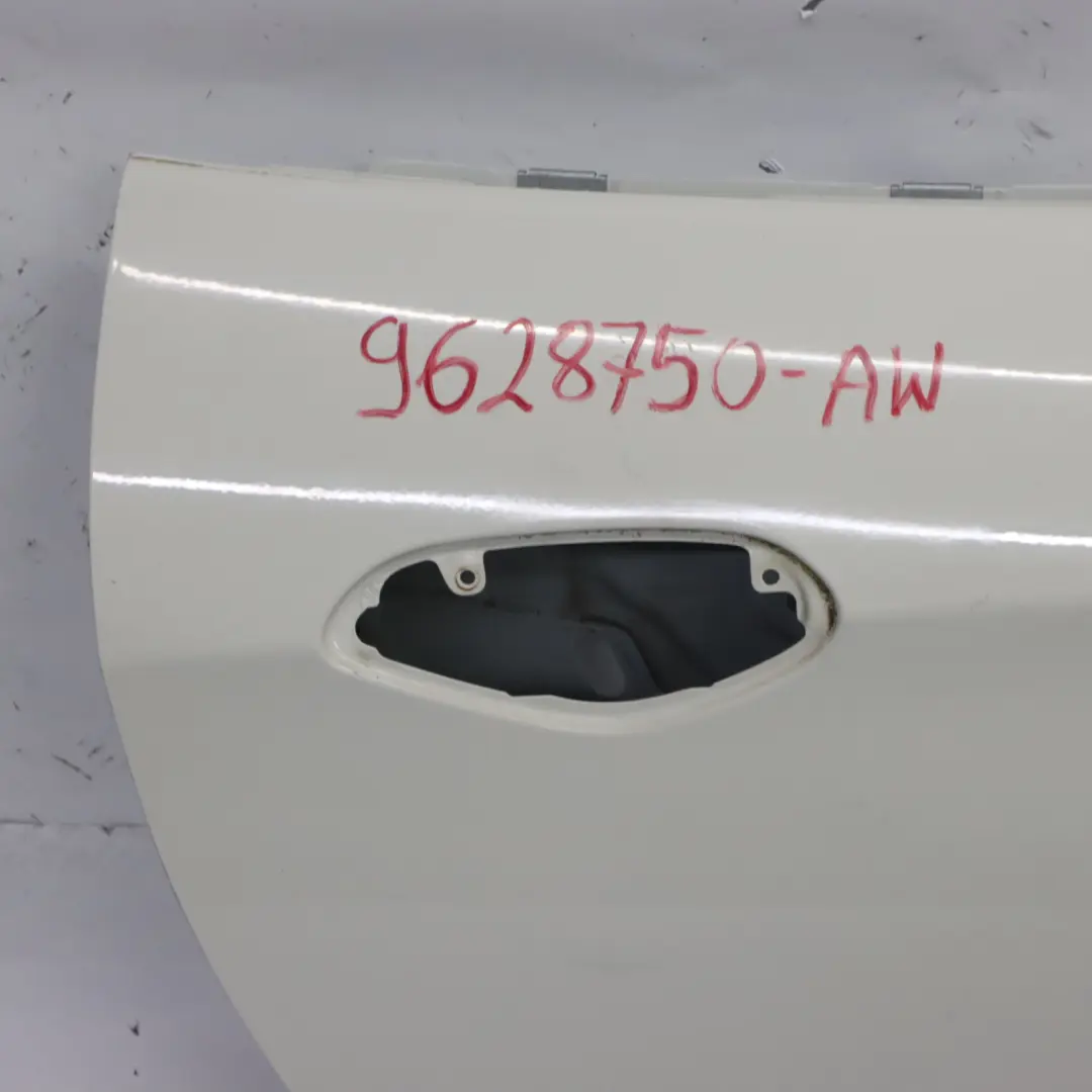 Puerta Delantera Derecha Roadster Alpinweiss Alpine White 3 - 300 para BMW Z4 E89 con número de pieza 9628750 BMW Z4 E89 Puerta Delantera Derecha Roadster Alpinweiss Alpine White 3 - 300 - SKU 9628750-AW - Número de pieza 9628750