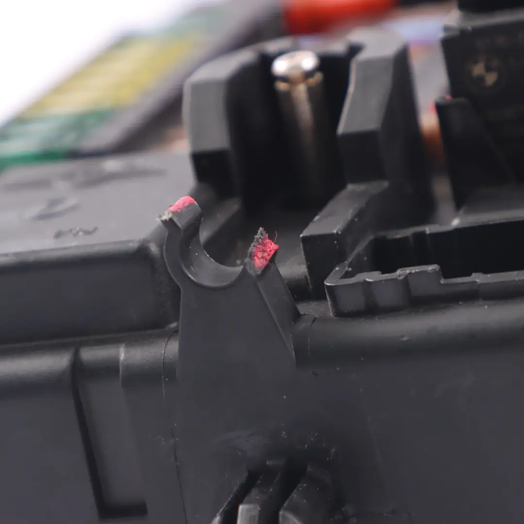 Caja de distribución de fusibles PL3 SPEG H7 DC/DC para Mini Countryman R60 con número de pieza 9809590 Mini Countryman R60 Caja de distribución de fusibles PL3 SPEG H7 DC/DC - SKU 9809590-1 - Número de pieza 9809590