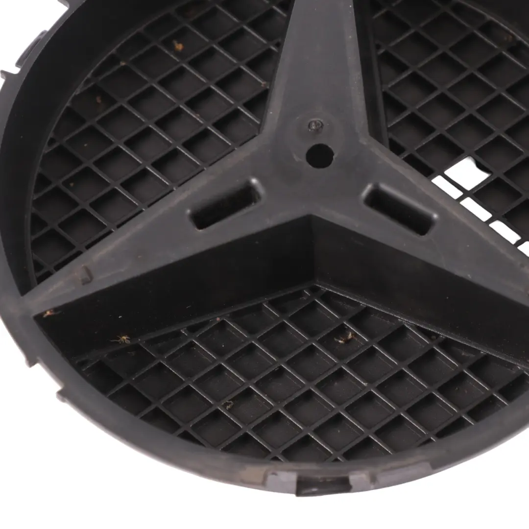 Mercedes W205 Support D'emblème Capot Avant - SKU A0008880060-1 - Numéro de pièce A0008880060