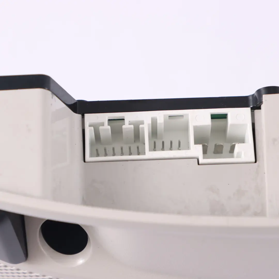 Luz Techo Interior Lámpara Lectura Delantera Gris para Mercedes W176 con número de pieza A0009000802 Mercedes W176 Luz Techo Interior Lámpara Lectura Delantera Gris - SKU A0009000802-1 - Número de pieza A0009000802