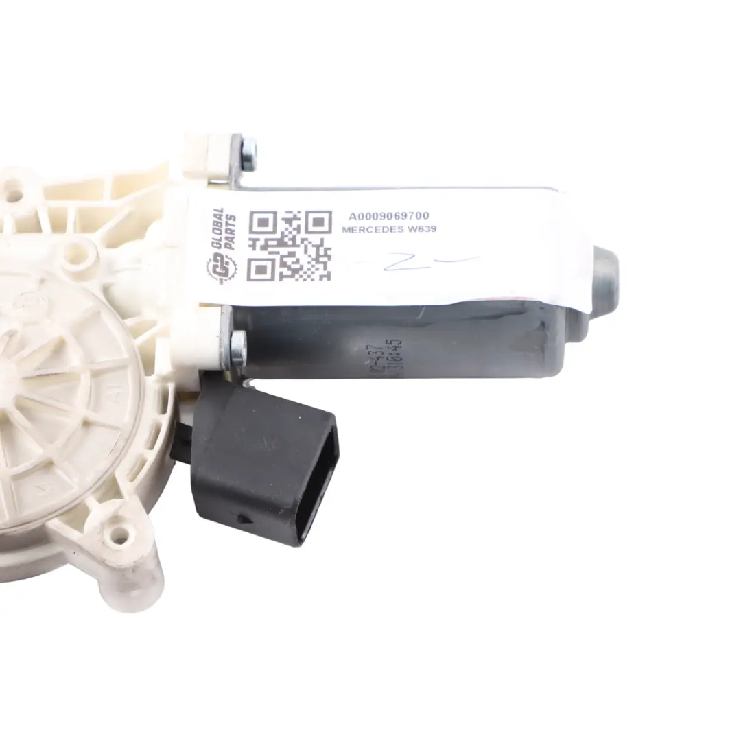 Moteur De Lève Vitre De Porte Avant Droit pour Mercedes Vito W639 à propos du numéro de pièce A0009069700 Mercedes Vito W639 Moteur De Lève Vitre De Porte Avant Droit - SKU A0009069700 - Numéro de pièce A0009069700