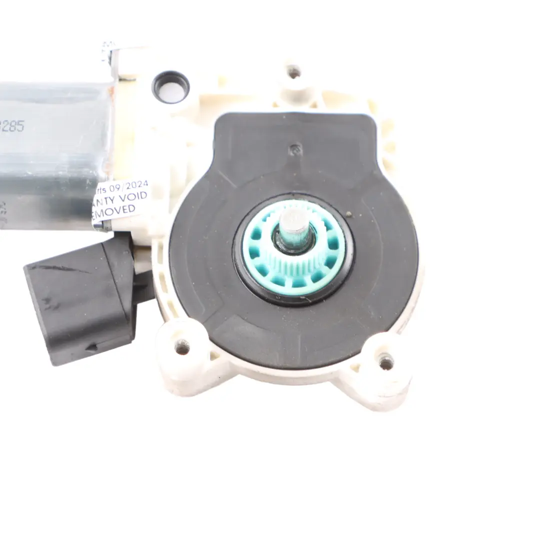 Front Door Window Regulator Motor Right O/S Side to Mercedes Vito W639 with Part number A0009069700 Mercedes Vito W639 Front Door Window Regulator Motor Right O/S Side - SKU A0009069700 - Part number A0009069700