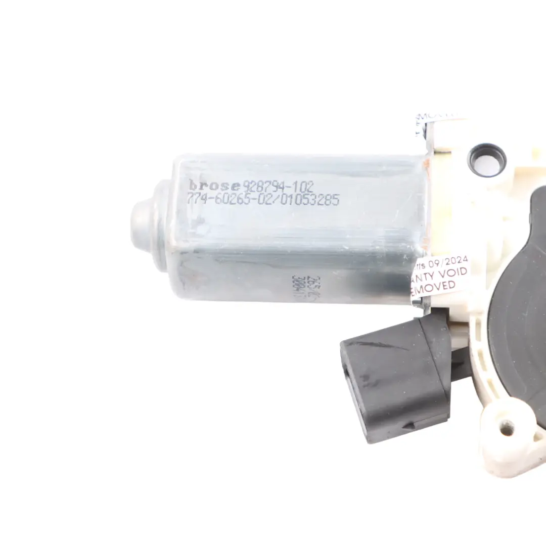 Moteur De Lève Vitre De Porte Avant Droit pour Mercedes Vito W639 à propos du numéro de pièce A0009069700 Mercedes Vito W639 Moteur De Lève Vitre De Porte Avant Droit - SKU A0009069700 - Numéro de pièce A0009069700