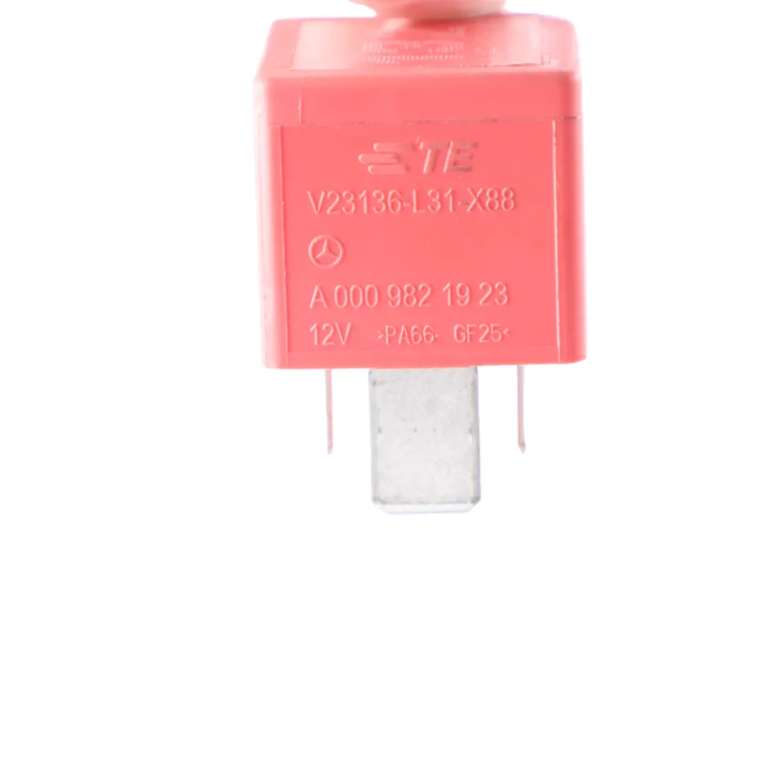 Boîte Fusibles Coffre Ensemble Relais Automobiles pour Mercedes W205 à propos du numéro de pièce A0009821923 Mercedes W205 Boîte Fusibles Coffre Ensemble Relais Automobiles - SKU A0009821923-1 - Numéro de pièce A0009821923