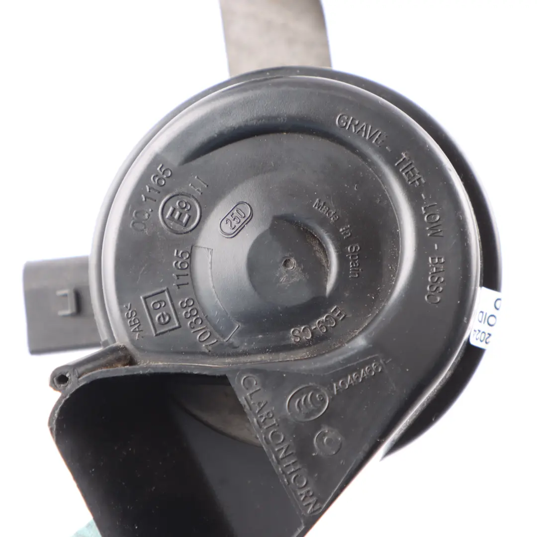 Horn Signal Alarm Siren Low Pitch Tone 420Hz Right O/S to Mercedes W221 with Part number A0065429520 Mercedes W221 Horn Signal Alarm Siren Low Pitch Tone 420Hz Right O/S - SKU A0065429520 - Part number A0065429520