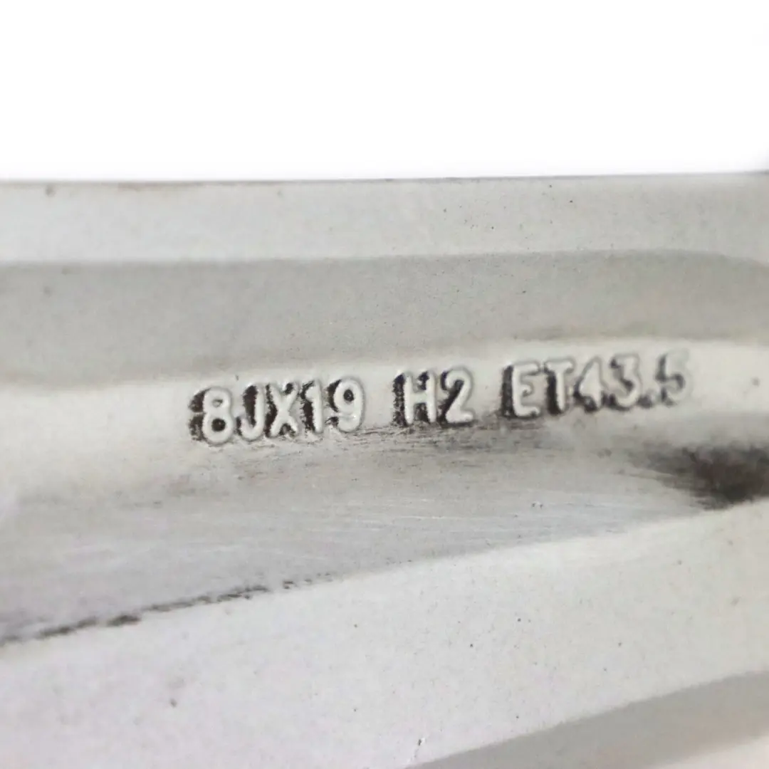 Felga Aluminiowa AMG Szara 19" 8J ET:43,5 do Mercedes GLA X156 o numerze A1564010600 Mercedes GLA X156 Felga Aluminiowa AMG Szara 19" 8J ET:43,5 - SKU A1564010600-5 - Numer Części A1564010600