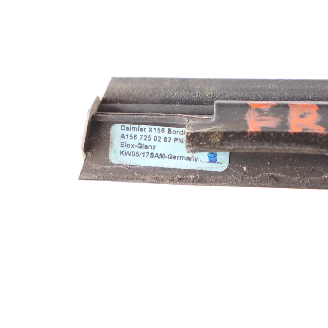 Mercedes GLA X156 Moldura De Ventana De Puerta Delantera Derecha - SKU A1567250282 - Número de pieza A1567250282