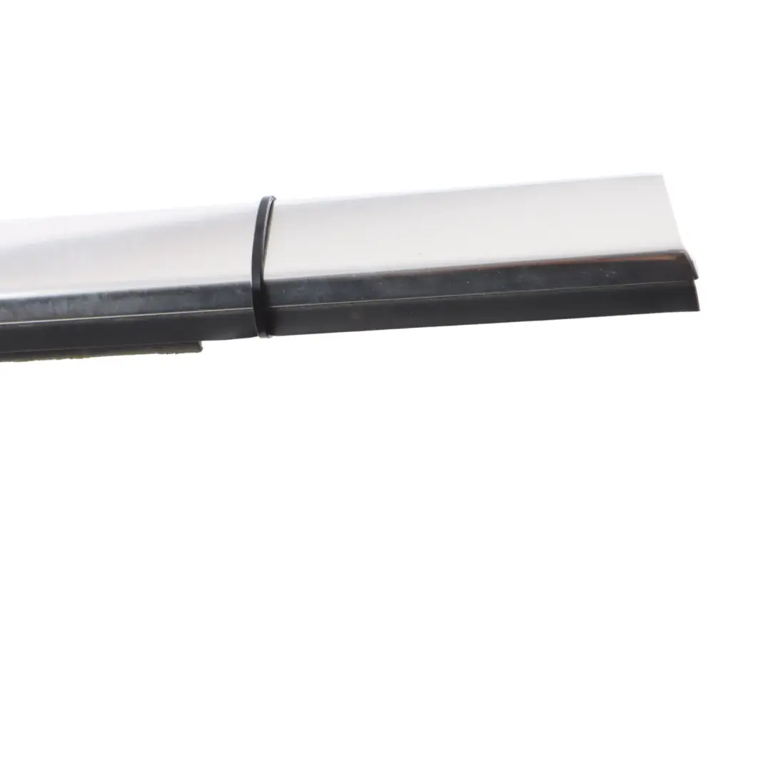 Moldura De Ventana De Puerta Delantera Derecha para Mercedes GLA X156 con número de pieza A1567250282 Mercedes GLA X156 Moldura De Ventana De Puerta Delantera Derecha - SKU A1567250282 - Número de pieza A1567250282