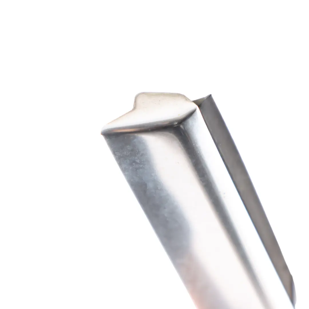 Joint de fenêtre arrière gauche chromé pour pour Mercedes GLA X156 à propos du numéro de pièce A1567350900 Mercedes GLA X156 Joint de fenêtre arrière gauche chromé pour - SKU A1567350900 - Numéro de pièce A1567350900