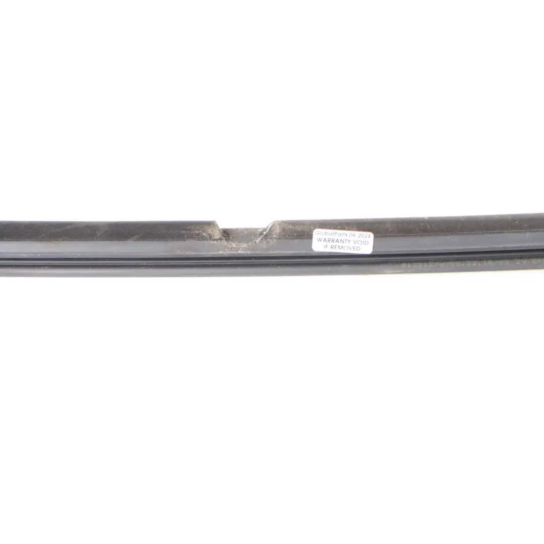 Guarnizione finestrino posteriore sinistro cromato per Mercedes GLA X156 con numero di parte A1567350900 Mercedes GLA X156 Guarnizione finestrino posteriore sinistro cromato - SKU A1567350900 - Numero di parte A1567350900