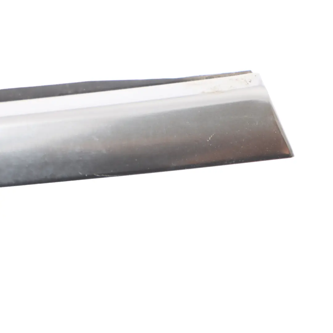 Guarnizione finestrino posteriore sinistro cromato per Mercedes GLA X156 con numero di parte A1567350900 Mercedes GLA X156 Guarnizione finestrino posteriore sinistro cromato - SKU A1567350900 - Numero di parte A1567350900