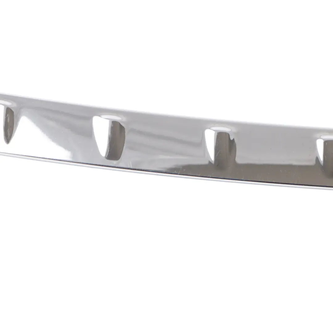 Protector Bordes Maletero Portón Trasero Tira Cromada para Mercedes X156 con número de pieza A1568850011 Mercedes X156 Protector Bordes Maletero Portón Trasero Tira Cromada - SKU A1568850011 - Número de pieza A1568850011