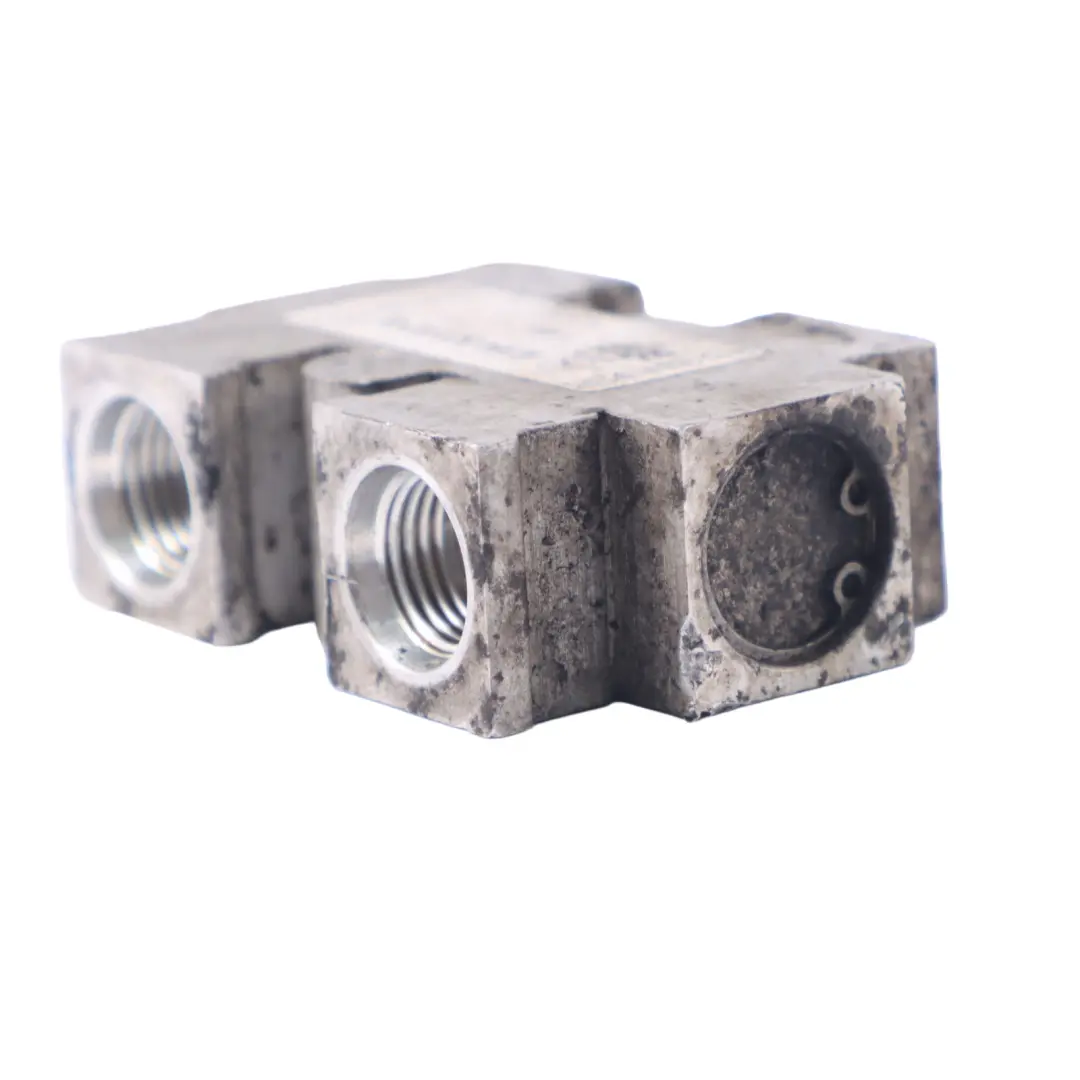 Termostato Radiatore Olio Alloggiamento Diesel per Mercedes W164 con numero di parte A1645010265 Mercedes W164 Termostato Radiatore Olio Alloggiamento Diesel - SKU A1645010265 - Numero di parte A1645010265