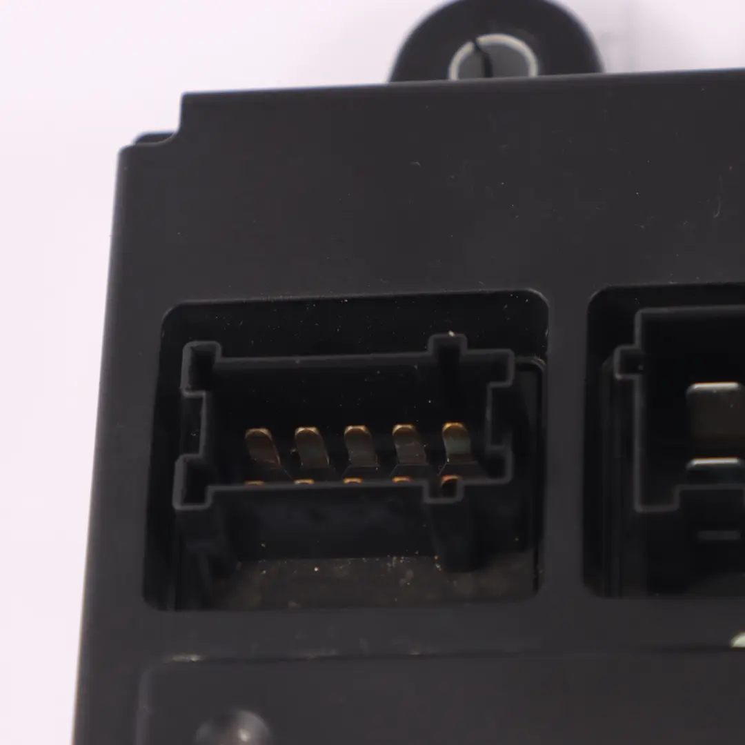 Caja fusibles delantera SAM Relé Unidad Control Módulo para Mercedes W164 con número de pieza A1645402401 Mercedes W164 Caja fusibles delantera SAM Relé Unidad Control Módulo - SKU A1645402401 - Número de pieza A1645402401