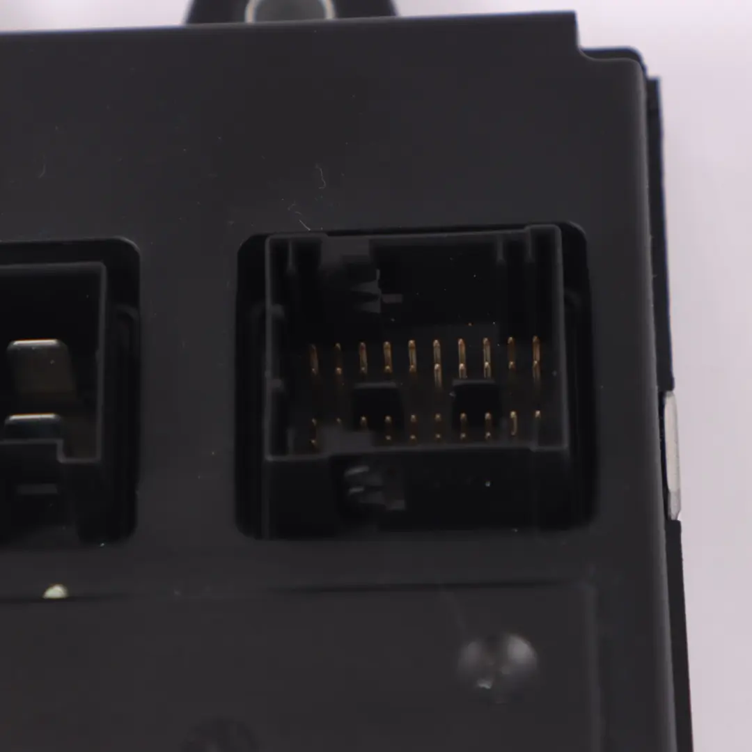 Scatola fusibili anteriore SAM Modulo controllo relè per Mercedes W164 con numero di parte A1645402401 Mercedes W164 Scatola fusibili anteriore SAM Modulo controllo relè - SKU A1645402401 - Numero di parte A1645402401