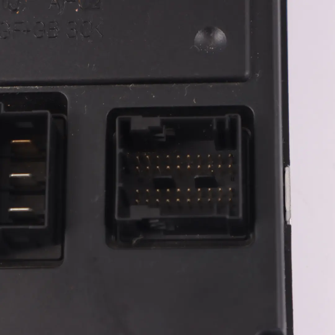 Caja fusibles delantera SAM Relé Unidad Control Módulo para Mercedes W164 con número de pieza A1645402401 Mercedes W164 Caja fusibles delantera SAM Relé Unidad Control Módulo - SKU A1645402401 - Número de pieza A1645402401