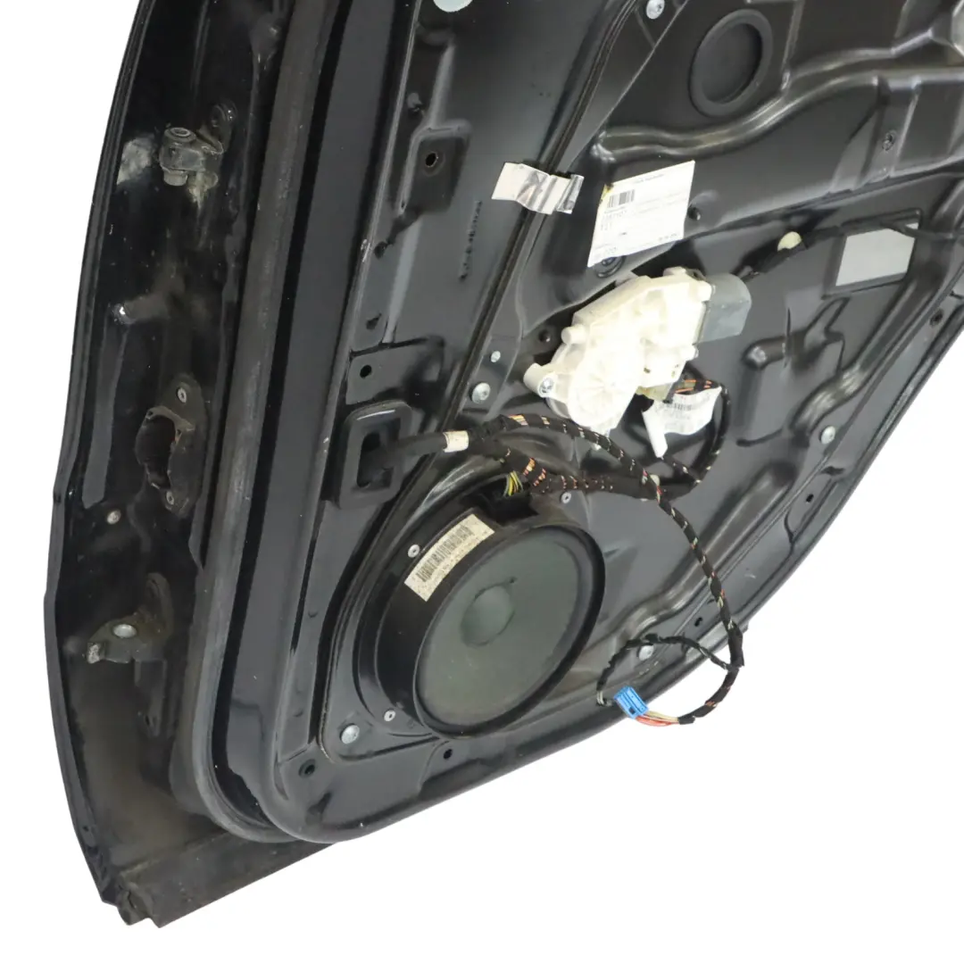 Tür Hinten Rechts Obsidianschwarz Metallic - 197 für Mercedes ML W164 mit Teilenummer A1647300205 Mercedes ML W164 Tür Hinten Rechts Obsidianschwarz Metallic - 197 - SKU A1647300205-OB1 - Teilenummer A1647300205