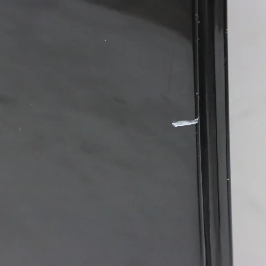 Porta Posteriore Destra Obsidian Black Metallic - 197 per Mercedes ML W164 con numero di parte A1647300205 Mercedes ML W164 Porta Posteriore Destra Obsidian Black Metallic - 197 - SKU A1647300205-OB1 - Numero di parte A1647300205