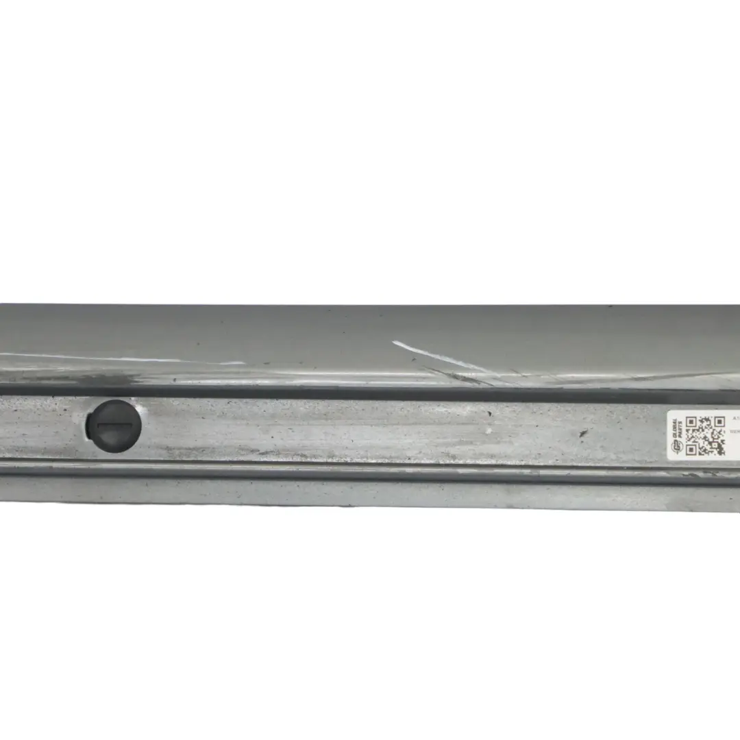 Seitenschwellerabdeckung Links Mountain Grey Metallic - 787 für Mercedes W169 mit Teilenummer A1696110308 Mercedes W169 Seitenschwellerabdeckung Links Mountain Grey Metallic - 787 - SKU A1696110308-MG - Teilenummer A1696110308