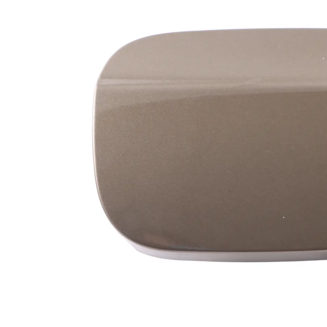 Coperchio tappo serbatoio Steppe Brown Metallic - 490 per Mercedes W169 con numero di parte A1697500106 Mercedes W169 Coperchio tappo serbatoio Steppe Brown Metallic - 490 - SKU A1697500106-STE - Numero di parte A1697500106