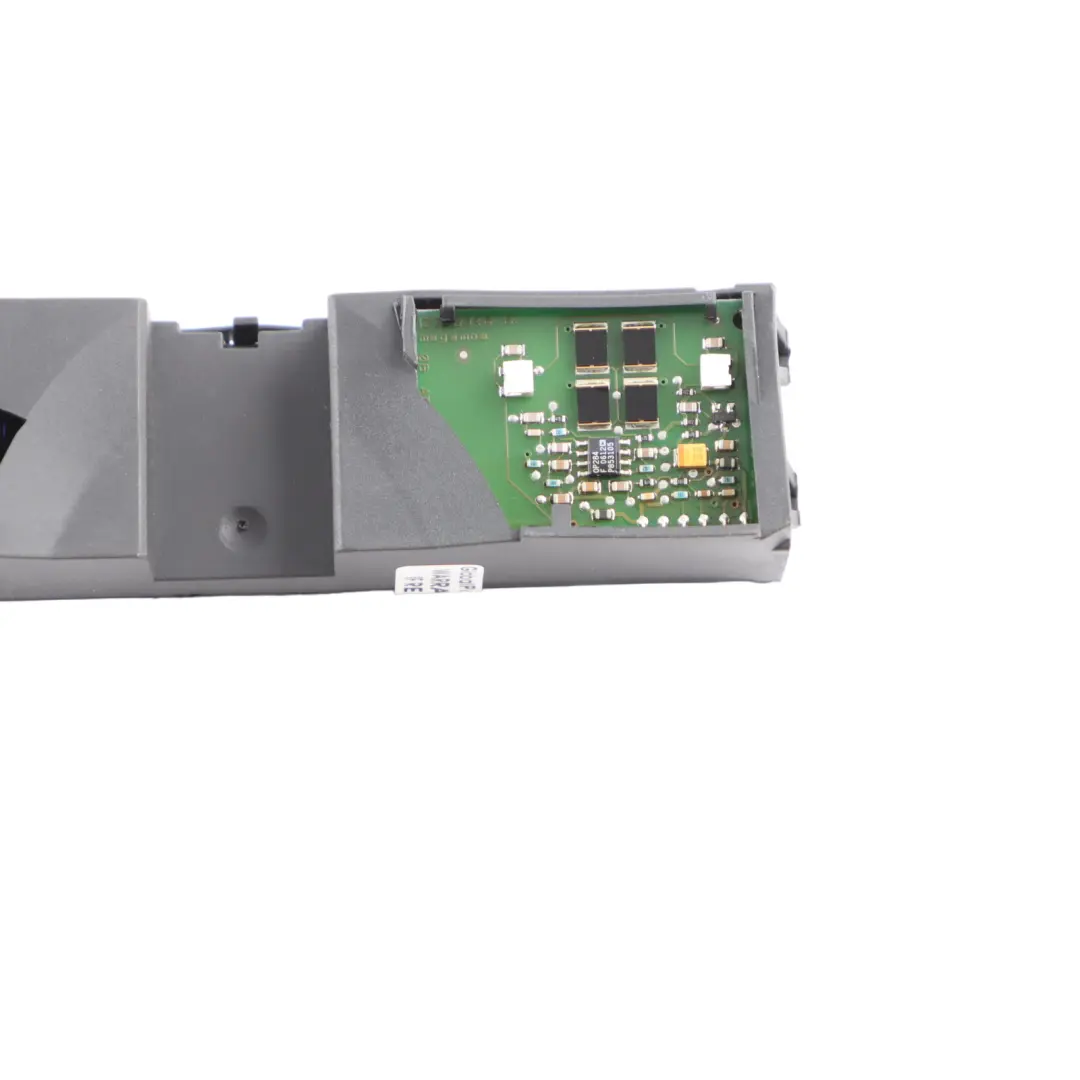 Mercedes SLK R171 Unité D'Éclairage Intérieur Détecteur De Mouvement A1718201910 - SKU A1718209710 - Numéro de pièce A1718209710