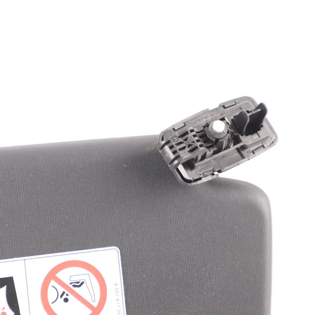 Parasol Mercedes C117 W176 X156 Tapa Izquierda Panel Negro para con número de pieza A1768100110 Parasol Mercedes C117 W176 X156 Tapa Izquierda Panel Negro - SKU A1768100110-3 - Número de pieza A1768100110