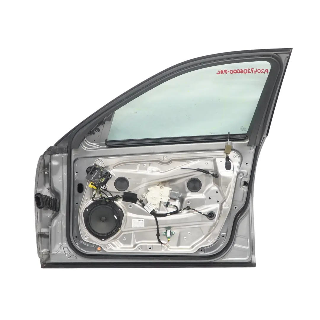 Drzwi Prawe Przednie Palladium Silver Srebrny Metalik - 792 do Mercedes W204 o numerze A2047206000 Mercedes W204 Drzwi Prawe Przednie Palladium Silver Srebrny Metalik - 792 - SKU A2047206000-PAL - Numer Części A2047206000
