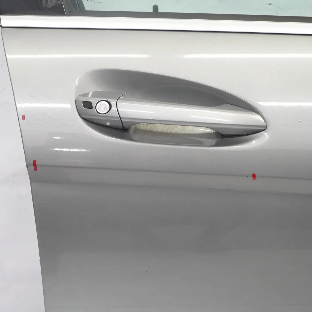 Tür Vorne Rechts Palladium Silber Metallic - 792 für Mercedes W204 mit Teilenummer A2047206000 Mercedes W204 Tür Vorne Rechts Palladium Silber Metallic - 792 - SKU A2047206000-PAL - Teilenummer A2047206000