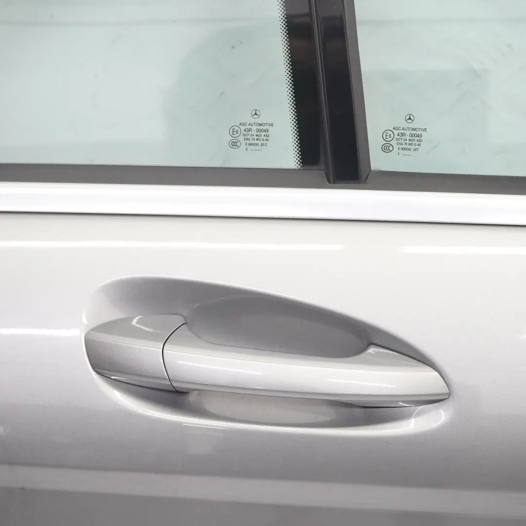 Puerta Trasera Izquierda Palladium Silver Metallic - 792 para Mercedes W204 con número de pieza A2047302100 Mercedes W204 Puerta Trasera Izquierda Palladium Silver Metallic - 792 - SKU A2047302100-PAL - Número de pieza A2047302100