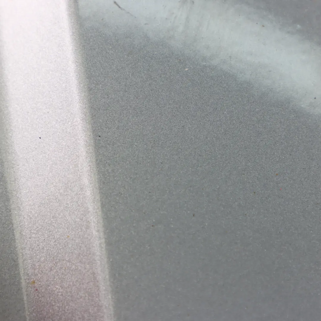 Coperchio tappo serbatoio Palladium Silver Metallic 792 per Mercedes W204 con numero di parte A2047540009 Mercedes W204 Coperchio tappo serbatoio Palladium Silver Metallic 792 - SKU A2047540009-PAL - Numero di parte A2047540009