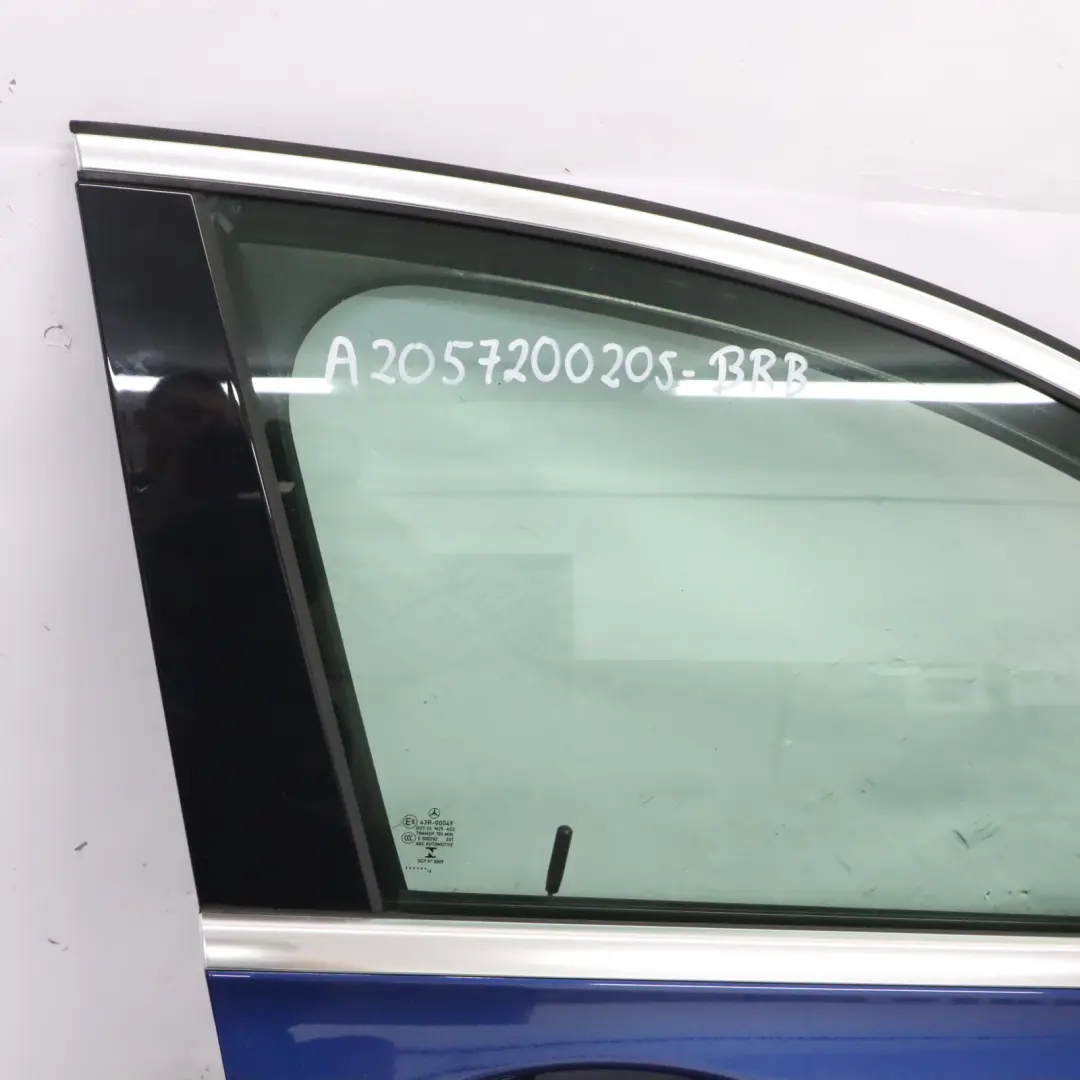 Puerta Delantera Derecha Azul Brillante Metalizado - 896 para Mercedes W205 con número de pieza A2057200205 Mercedes W205 Puerta Delantera Derecha Azul Brillante Metalizado - 896 - SKU A2057200205-BRB - Número de pieza A2057200205