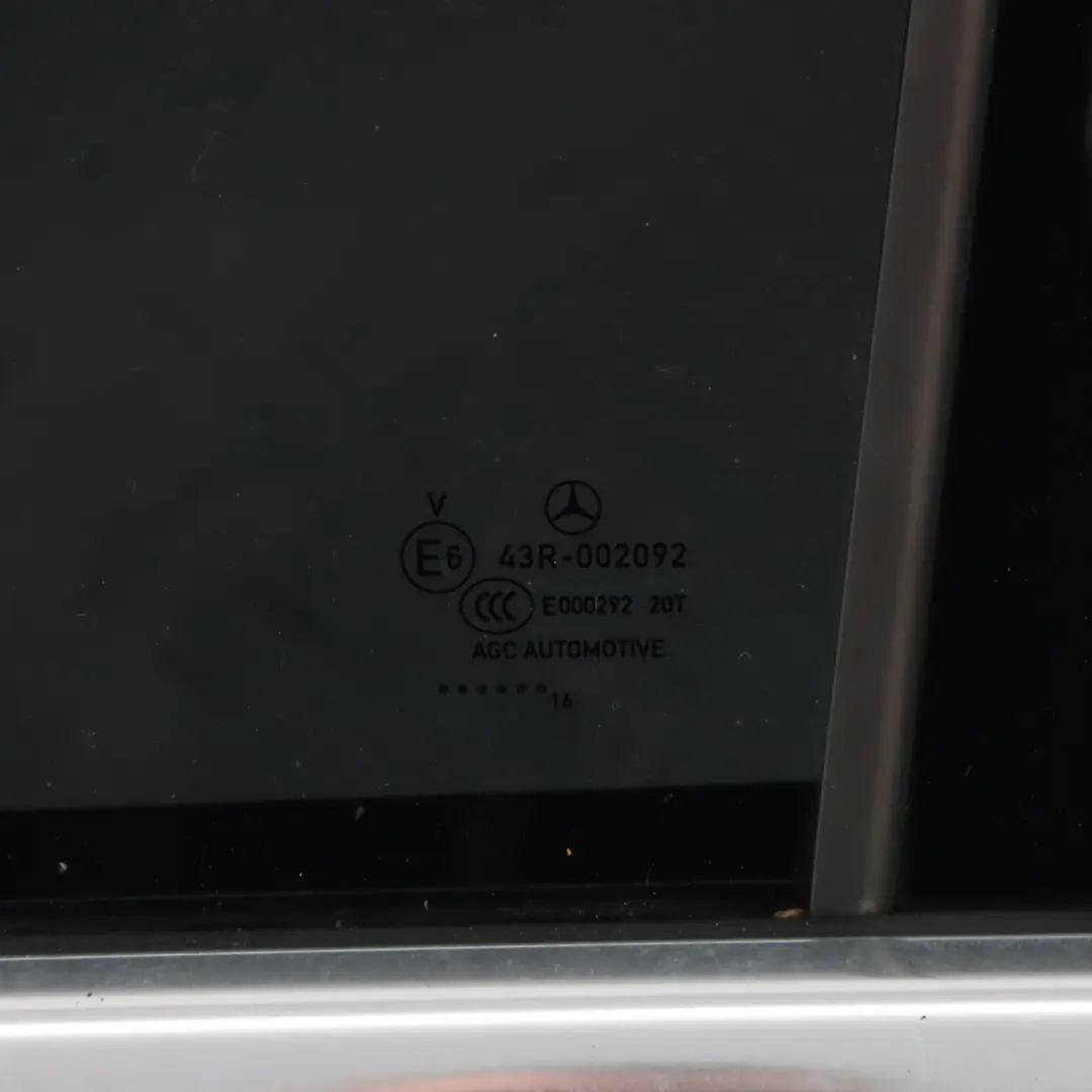 Puerta Trasera Izquierda Azul Brillante Metalizado - 896 para Mercedes S205 con número de pieza A2057300305 Mercedes S205 Puerta Trasera Izquierda Azul Brillante Metalizado - 896 - SKU A2057300305-BRB - Número de pieza A2057300305