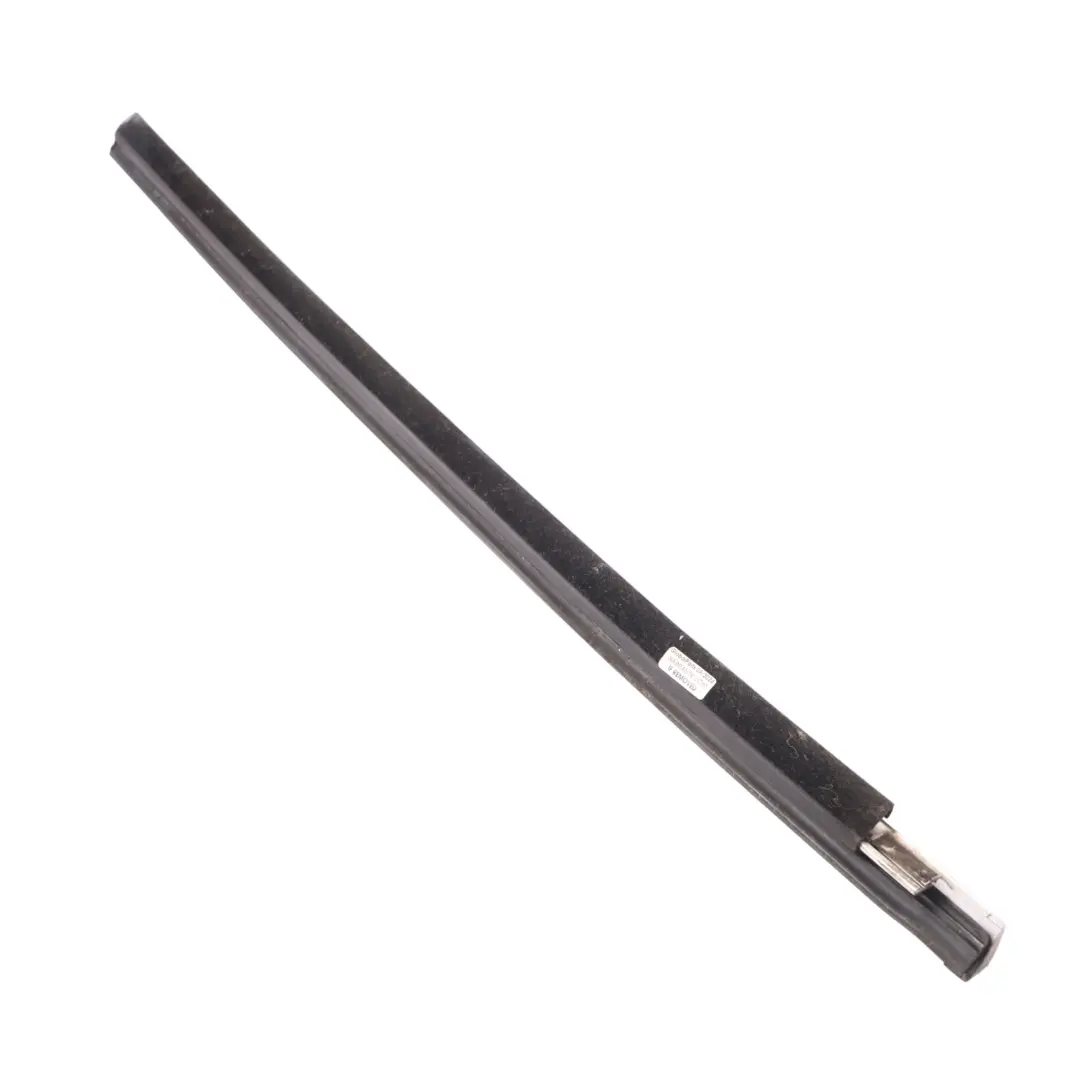 Mercedes A207 Joint de Vitre Arrière Gauche Bande Latérale Chromée - SKU A2076701400 - Numéro de pièce A2076701400