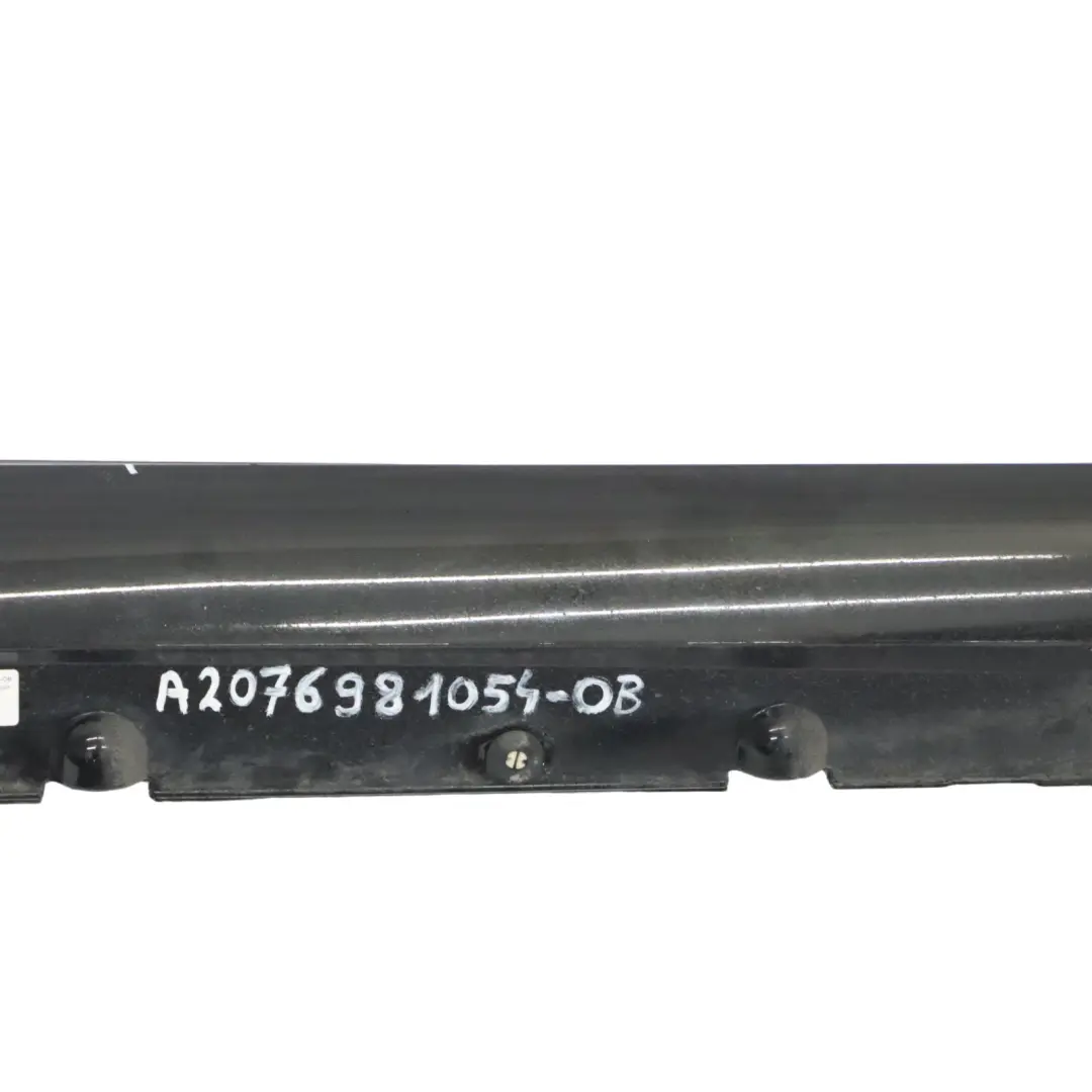 Próg Prawy Listwa Progowa Nakładka Obsidian Black - 197 do Mercedes A207 o numerze A2076981054 Mercedes A207 Próg Prawy Listwa Progowa Nakładka Obsidian Black - 197 - SKU A2076981054-OB - Numer Części A2076981054