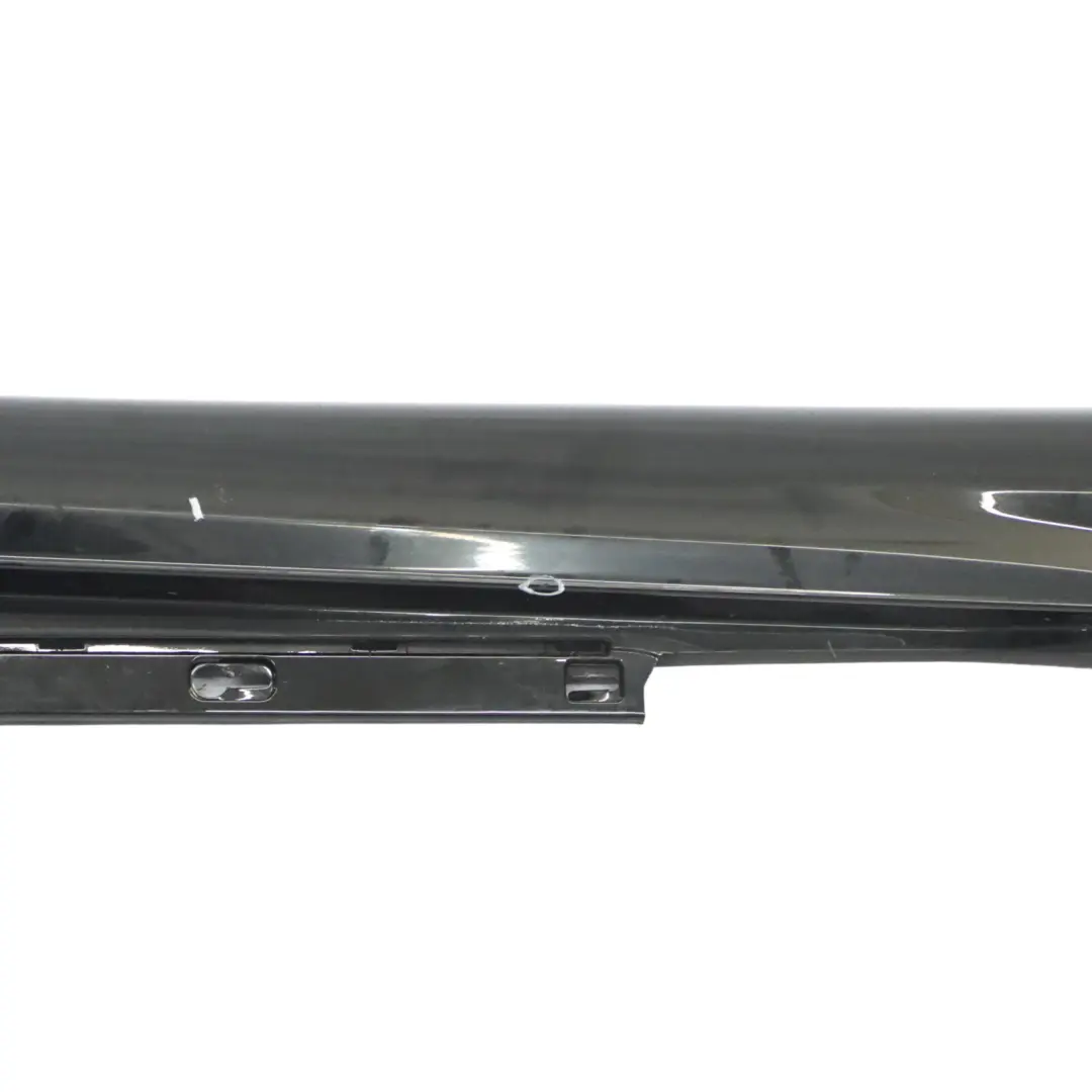 Mercedes A207 Cabrio Cache Seuil de Porte Latérale droite Obsidian Black - 197 - SKU A2076981054-OB - Numéro de pièce A2076981054