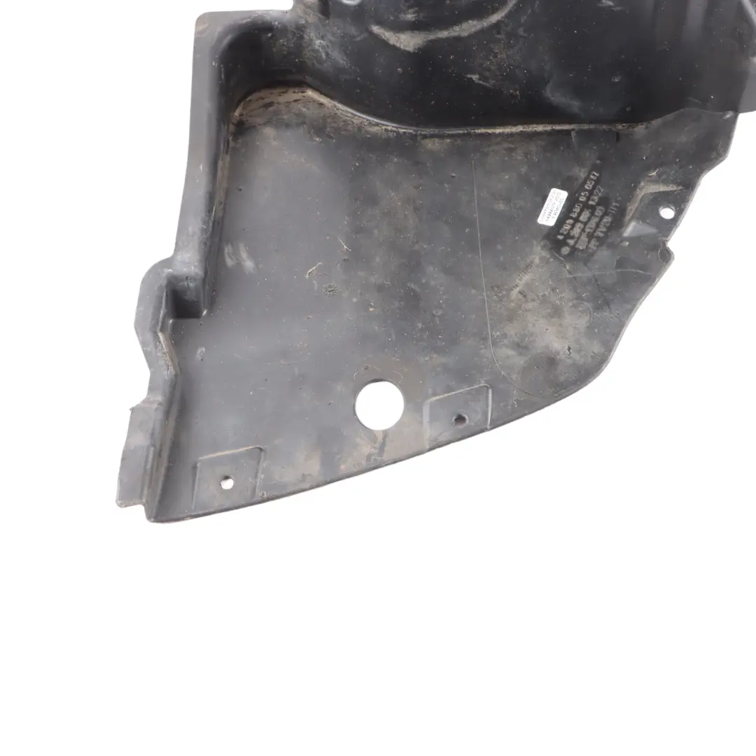 Radlauf Abdeckung Vorne Links Untere Auskleidung für Mercedes C209 mit Teilenummer A2098841322 Mercedes C209 Radlauf Abdeckung Vorne Links Untere Auskleidung - SKU A2098841322 - Teilenummer A2098841322