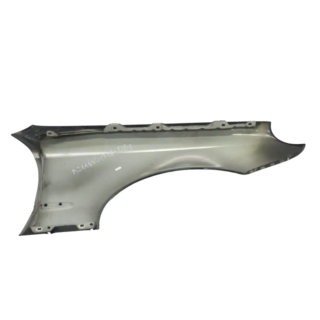 Delantero Izquierdo Lado Fender Obsidian Negro - 197 para Mercedes W211 con número de pieza A2118801318 Mercedes W211 Delantero Izquierdo Lado Fender Obsidian Negro - 197 - SKU A2118801318-OB1 - Número de pieza A2118801318