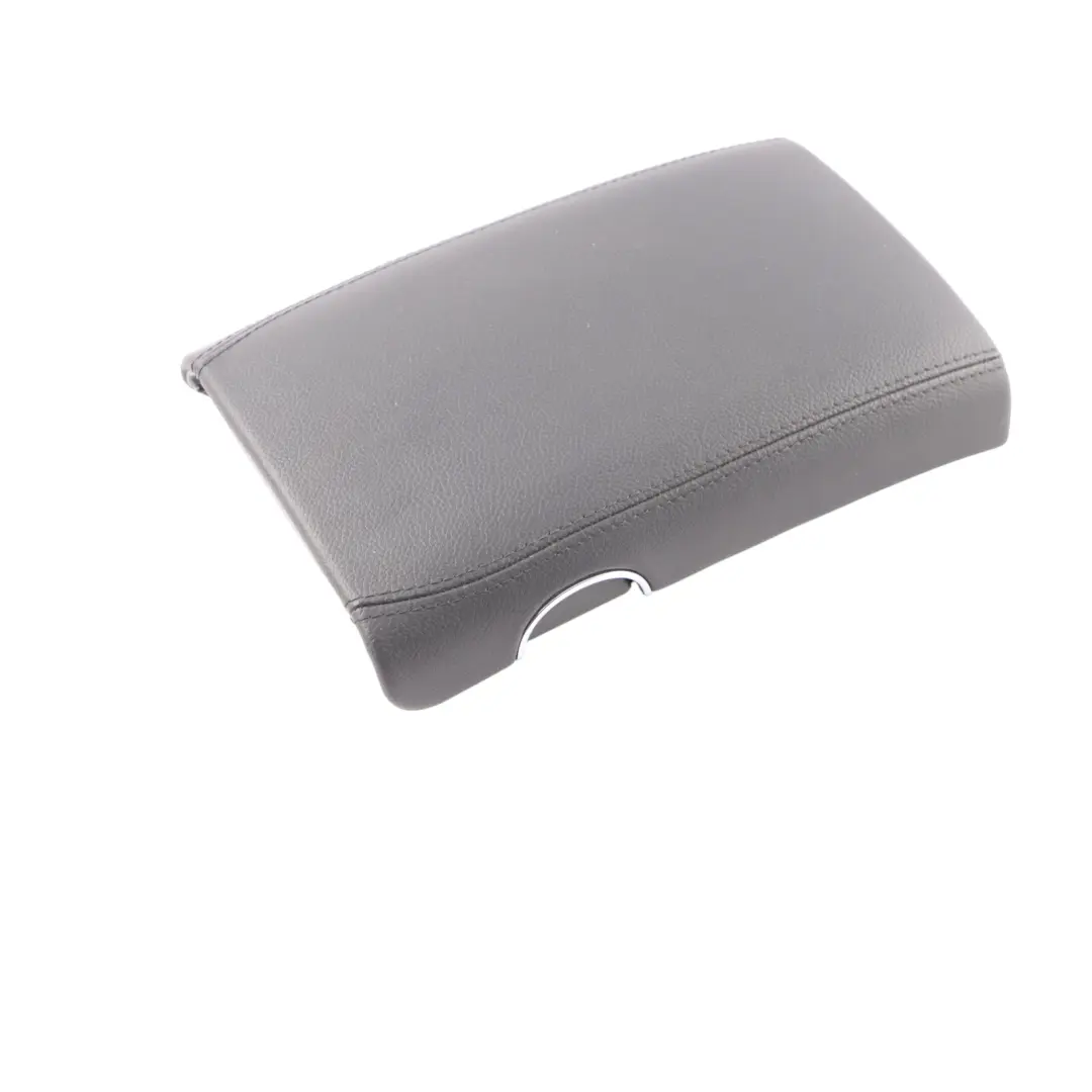 W219 Bracciolo Coperchio anteriore Console centrale pelle nera per Mercedes CLS con numero di parte A2196800239 Mercedes CLS W219 Bracciolo Coperchio anteriore Console centrale pelle nera - SKU A2196800239-1 - Numero di parte A2196800239