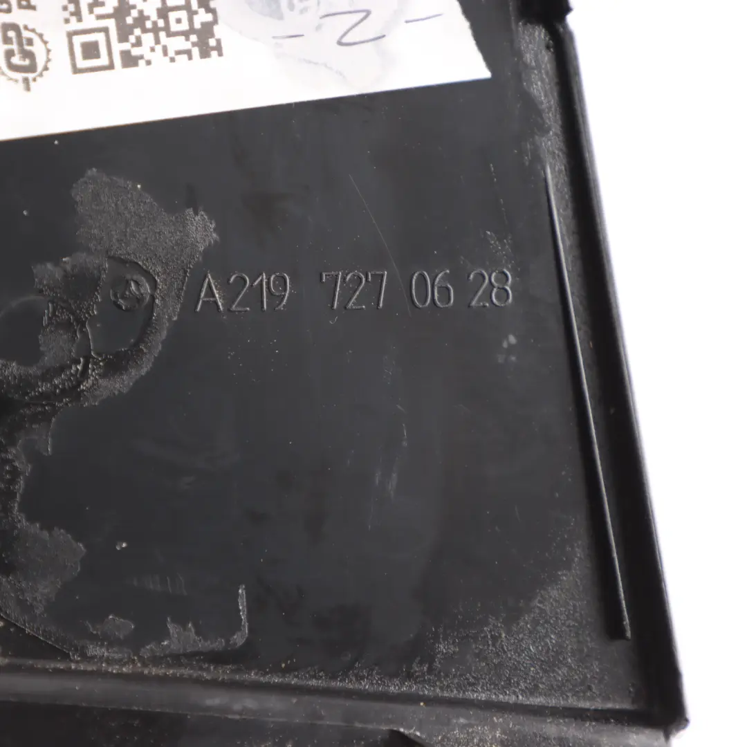 Zaślepki Osłona Boczka Drzwi Przód Prawo do Mercedes C219 o numerze A2197270628 Mercedes C219 Zaślepki Osłona Boczka Drzwi Przód Prawo - SKU A2197270628 - Numer Części A2197270628